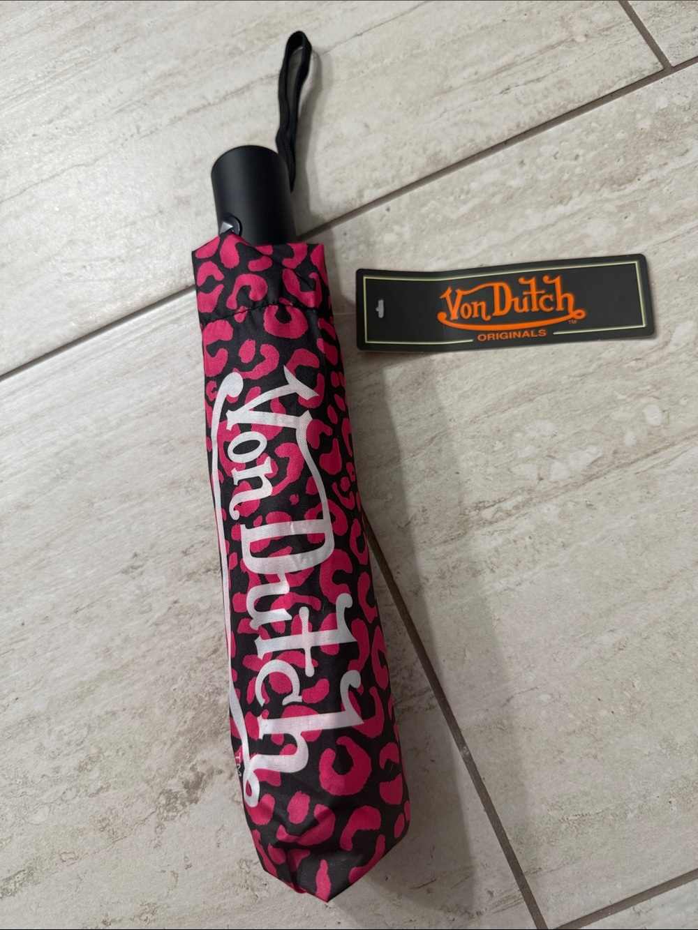Von Dutch Hot Pink Leopard Compact Umbrella..with cover ..nwt